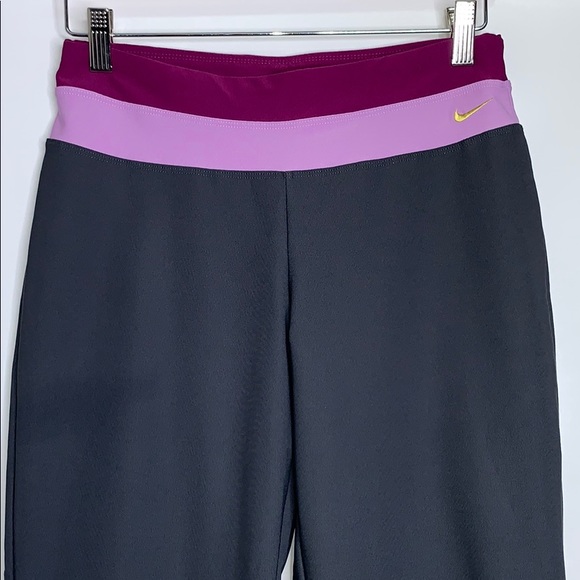 NIKE • Dri-Fit Grey Cropped Capri Active Pants - Picture 2 of 5